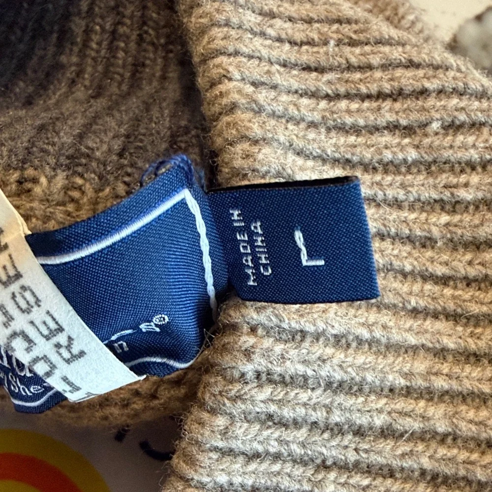 Vineyard Vines Men’s Merino Wool Sweater – Felt Shoulder Patch Detail Tan/Gray L